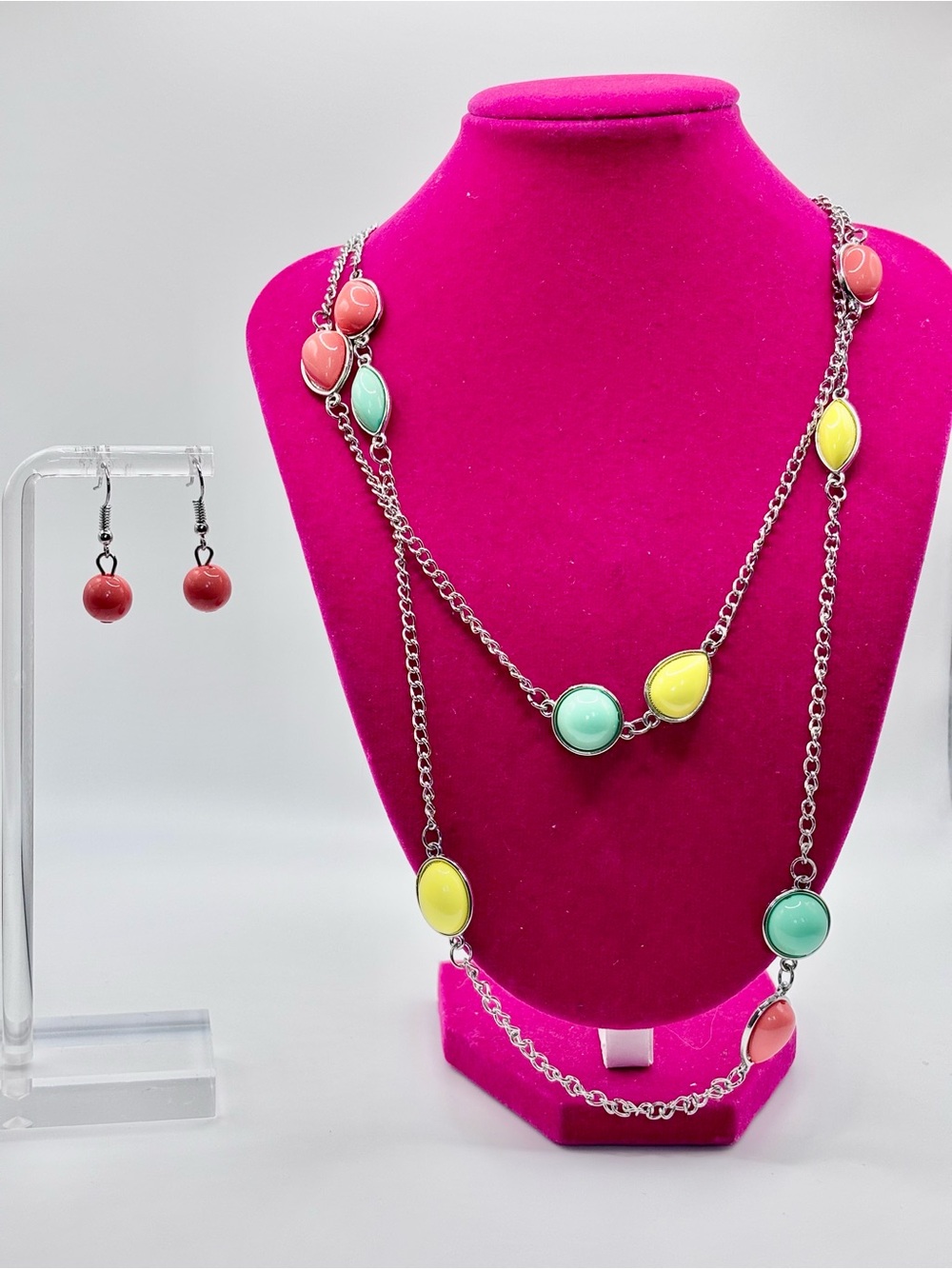 NWOT pastel beaded necklace with matching earring set